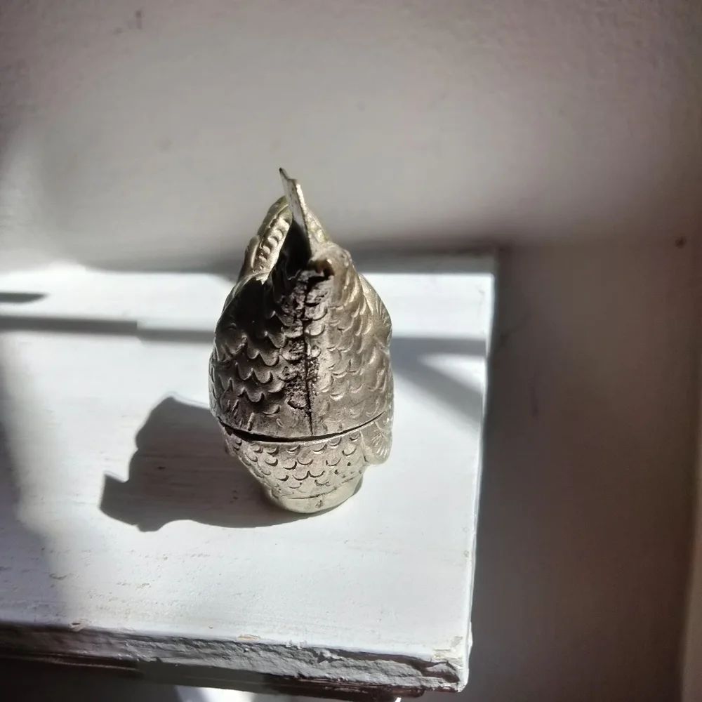 Vintage metal rooster trinket box pill box hand-made - Picture 3 of 9